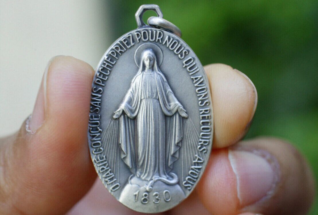 Pourquoi porter la médaille de la Vierge miraculeuse ?